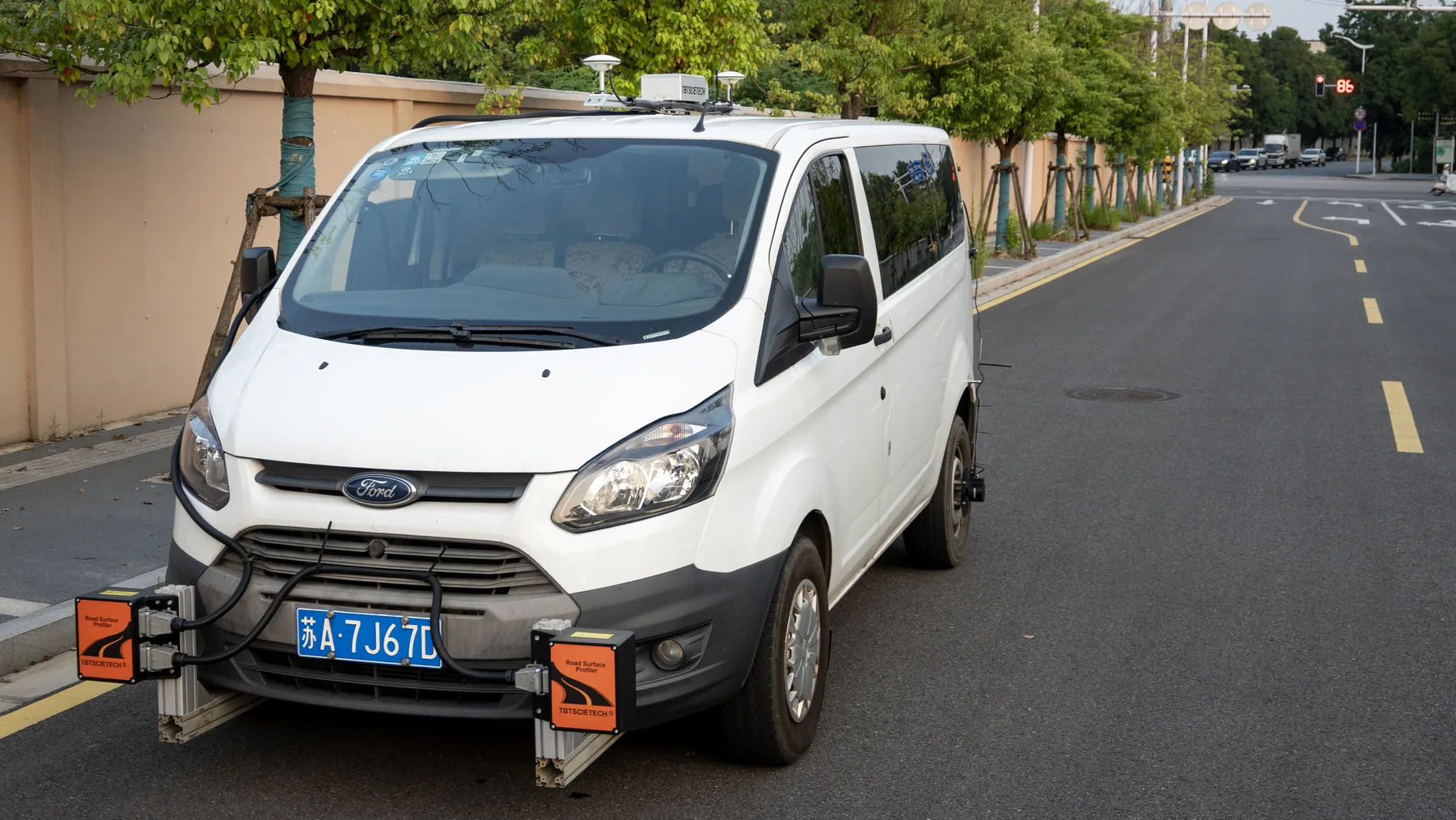 Автомобиль с установленной системой геометрии дорог TBTGPDS-2